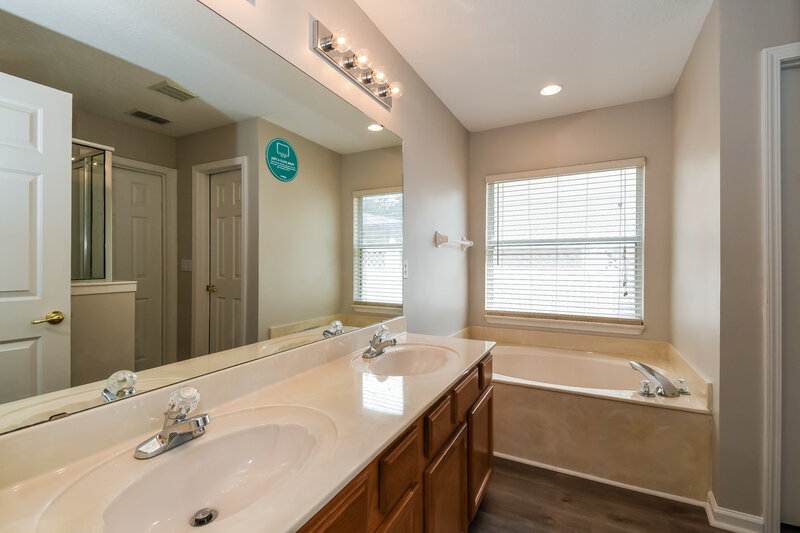 1,875/Mo, 1639 Canopy Oaks Dr Orange Park, FL 32065 Main Bathroom View