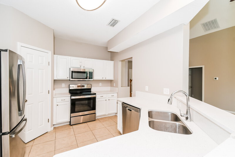 2,230/Mo, 9262 Redtail Dr Jacksonville, FL 32222 Kitchen View