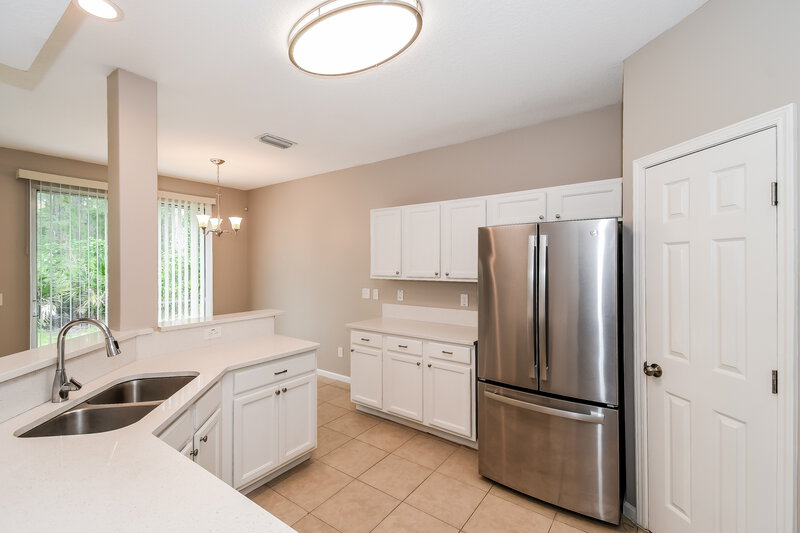 2,230/Mo, 9262 Redtail Dr Jacksonville, FL 32222 Kitchen View 2