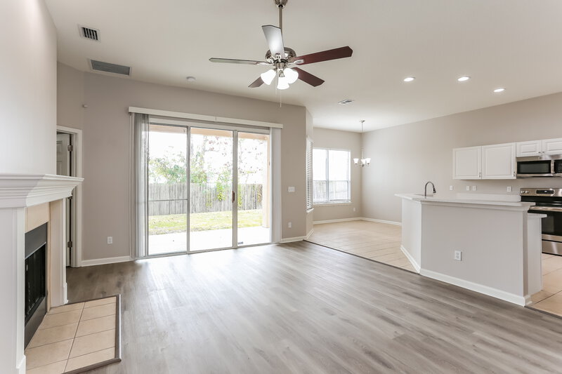 2,170/Mo, 882 Lord Nelson Blvd Jacksonville, FL 32218 Living Room View 3