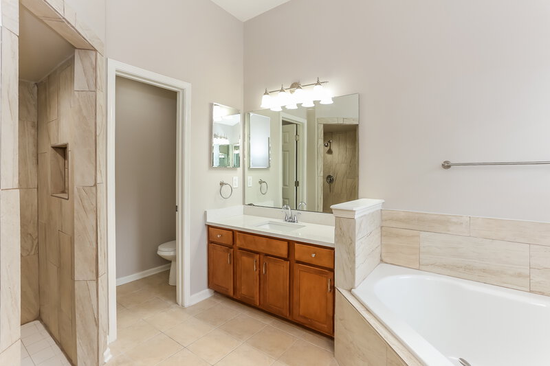 2,170/Mo, 882 Lord Nelson Blvd Jacksonville, FL 32218 Main Bathroom View