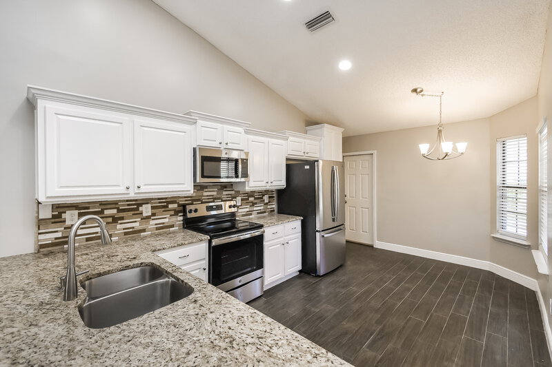 2,730/Mo, 1110 Summer Spring Dr Middleburg, FL 32068 Kitchen View 2