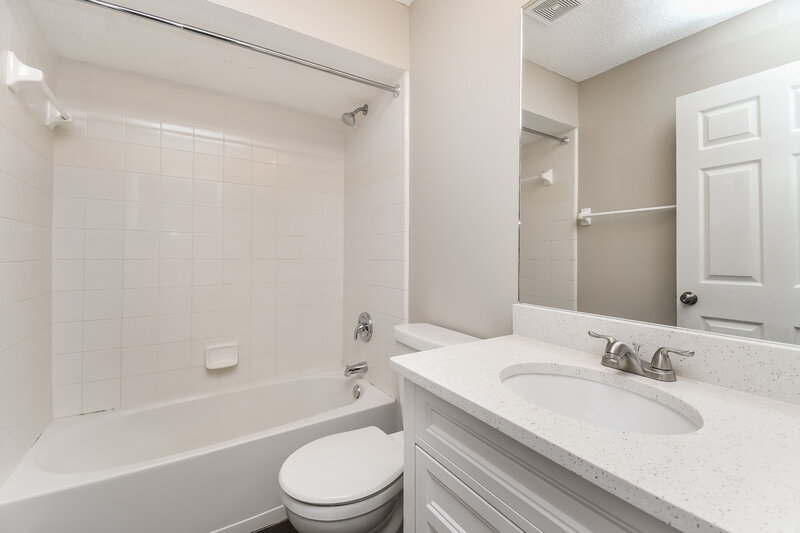 2,730/Mo, 1110 Summer Spring Dr Middleburg, FL 32068 Bathroom View