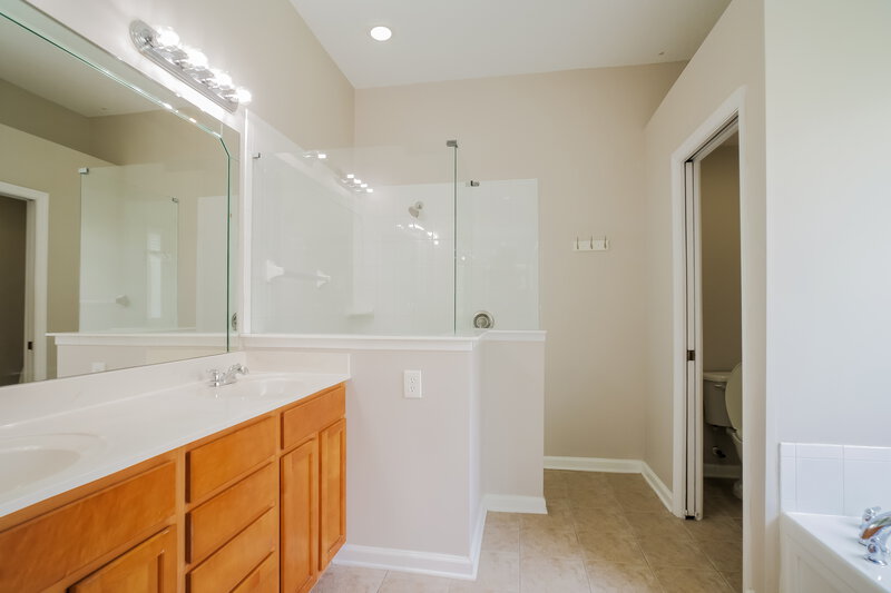 3,105/Mo, 644 Porta Rosa Cir St Augustine, FL 32092 Main Bathroom View 2