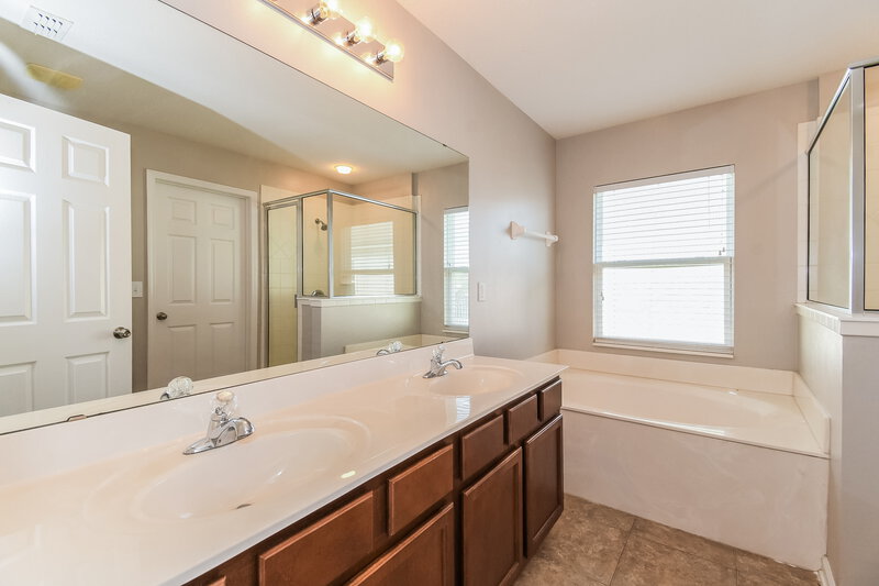 2,290/Mo, 133 N Aberdeenshire Dr Saint Johns, FL 32259 Main Bathroom View