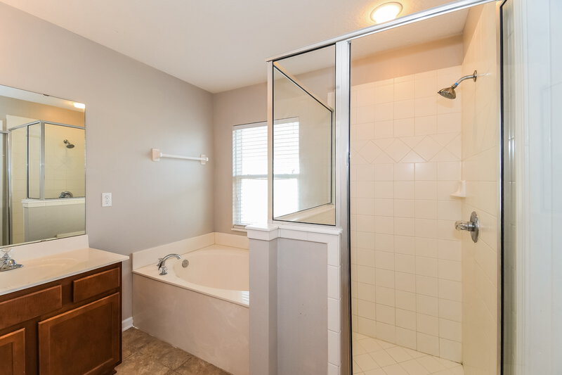 2,290/Mo, 133 N Aberdeenshire Dr Saint Johns, FL 32259 Main Bathroom View 2