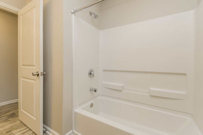 1,760/Mo, 7298 Steventon Way Jacksonville, FL 32244 Main Bathroom View