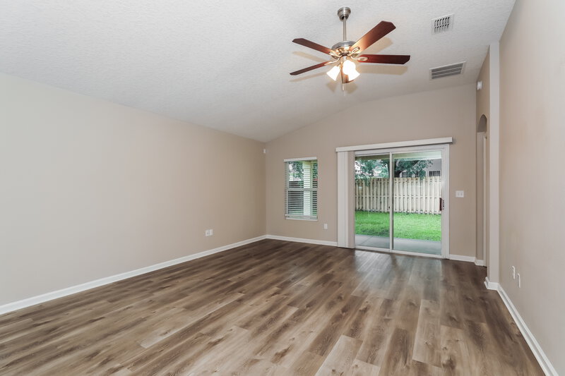 2,080/Mo, 1403 Creek Point Blvd Jacksonville, FL 32218 Living Room View 4