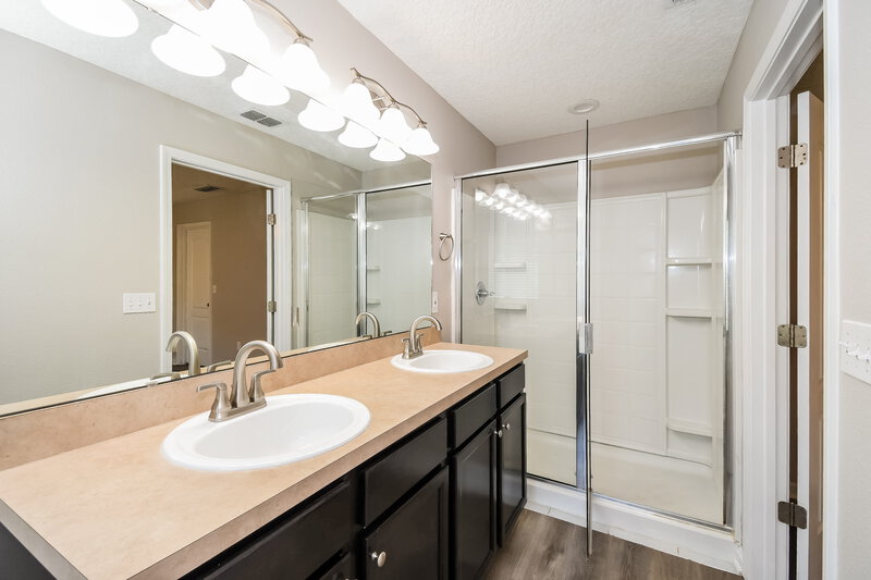 2,235/Mo, 1403 Creek Point Blvd Jacksonville, FL 32218 Main Bathroom View 2