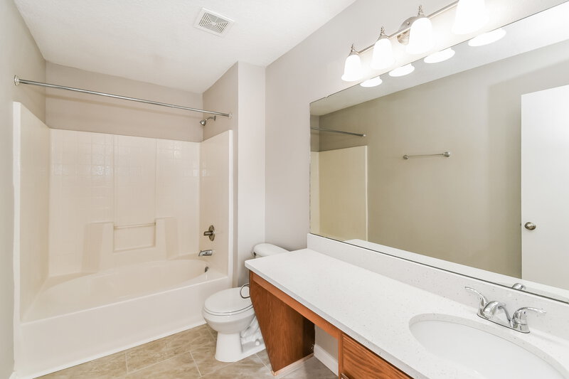 3,120/Mo, 2168 Fresco Dr Middleburg, FL 32068 Main Bathroom View