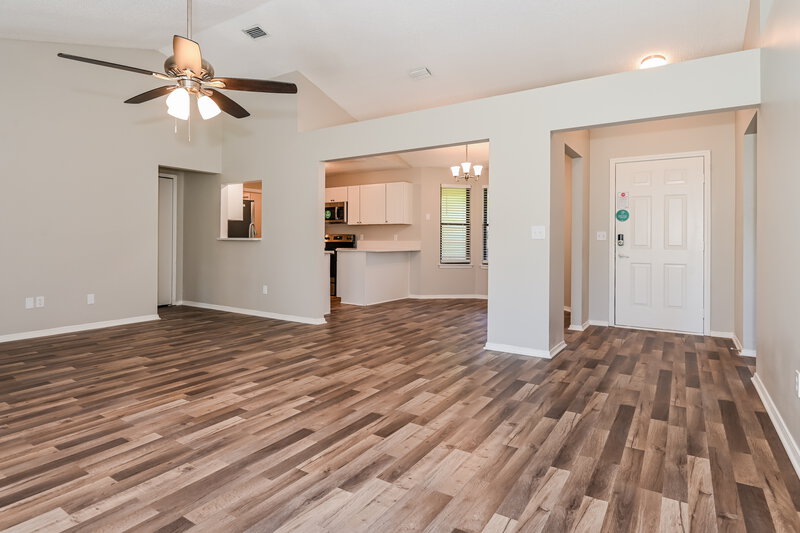 1,805/Mo, 1290 Bee St N Orange Park, FL 32065 Living Room View