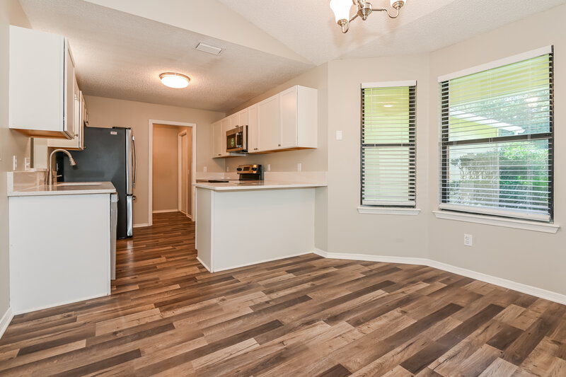 1,805/Mo, 1290 Bee St N Orange Park, FL 32065 Dining Room View 2