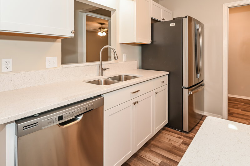 1,805/Mo, 1290 Bee St N Orange Park, FL 32065 Kitchen View 2
