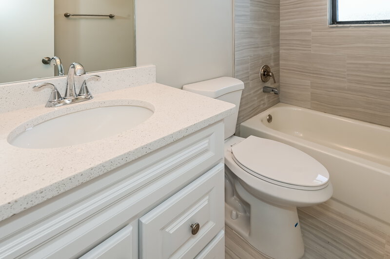 1,805/Mo, 1290 Bee St N Orange Park, FL 32065 Bathroom View