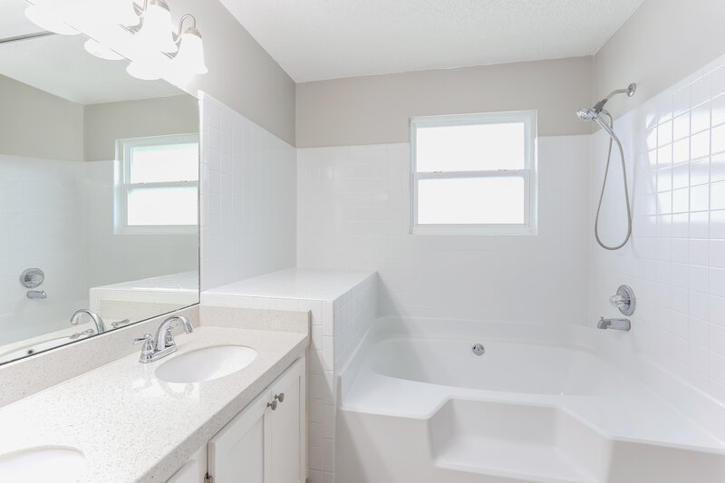 2,255/Mo, 11854 Marabou Ct N Jacksonville, FL 32223 Main Bathroom View