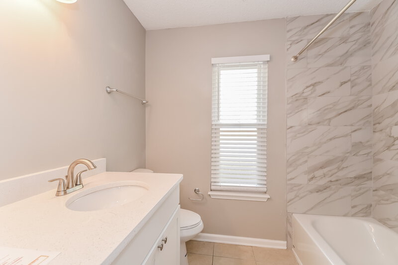 2,000/Mo, 10833 Carrington Ct Jacksonville, FL 32257 Bathroom View