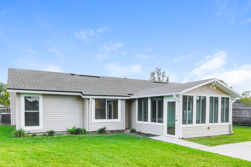 1,895/Mo, 2174 Minorcan St Middleburg, FL 32068 Rear View