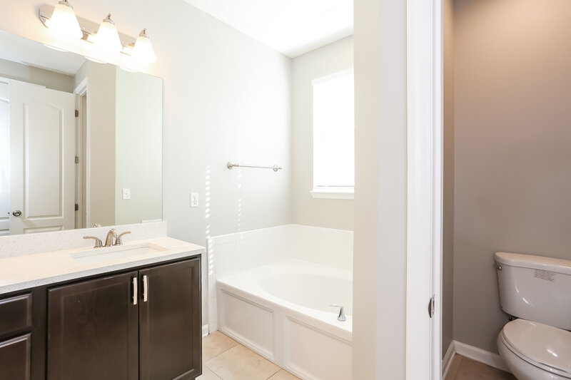 2,025/Mo, 15883 Lexington Park Blvd Jacksonville, FL 32218 Main Bathroom View 2