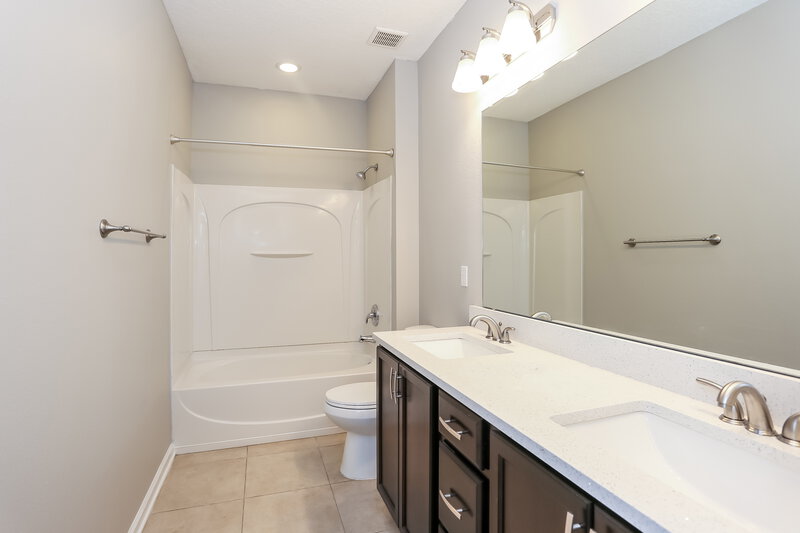 2,025/Mo, 15883 Lexington Park Blvd Jacksonville, FL 32218 Bathroom View