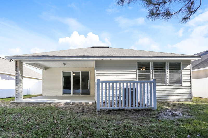 2,025/Mo, 15883 Lexington Park Blvd Jacksonville, FL 32218 Rear View