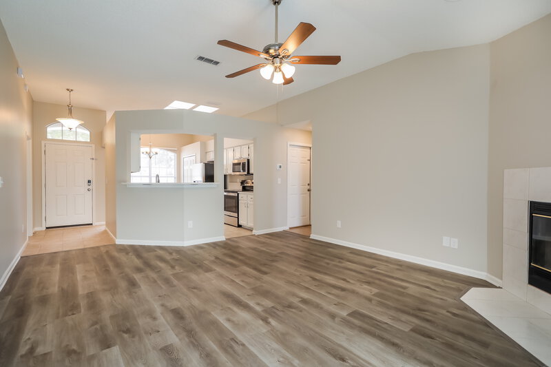 1,800/Mo, 9074 Prosperity Lake Dr Jacksonville, FL 32244 Living Room View