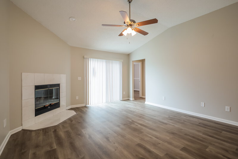 1,800/Mo, 9074 Prosperity Lake Dr Jacksonville, FL 32244 Living Room View 2