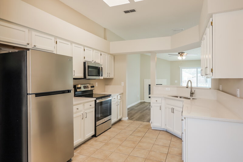 1,800/Mo, 9074 Prosperity Lake Dr Jacksonville, FL 32244 Kitchen View