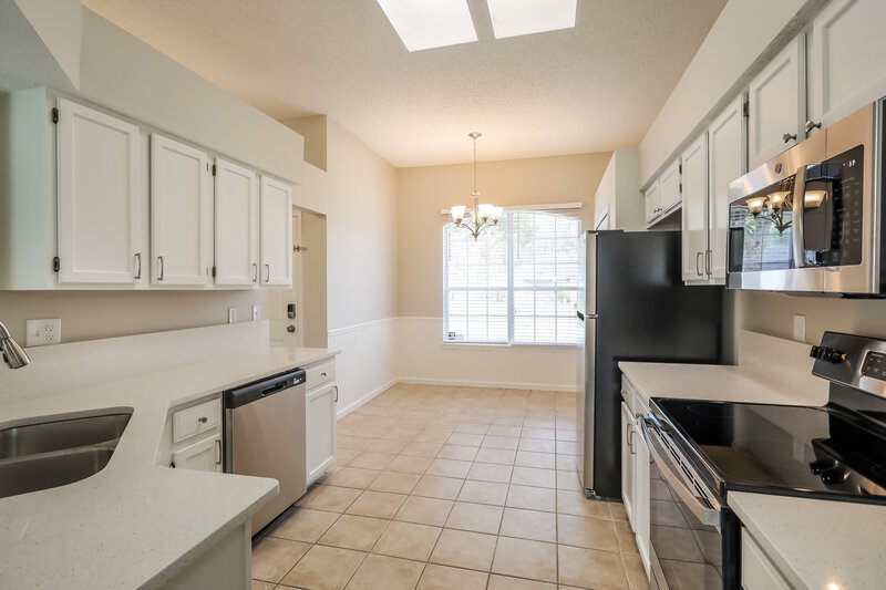 1,800/Mo, 9074 Prosperity Lake Dr Jacksonville, FL 32244 Kitchen View 2