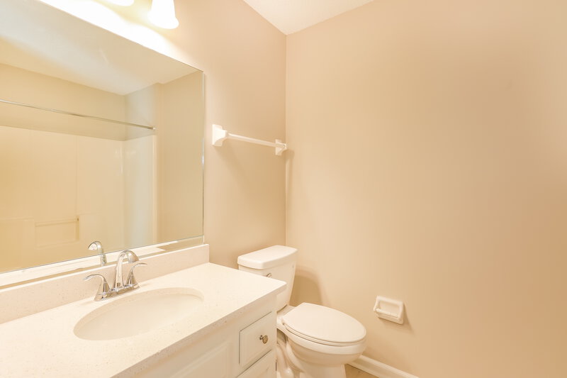 1,800/Mo, 9074 Prosperity Lake Dr Jacksonville, FL 32244 Bathroom View