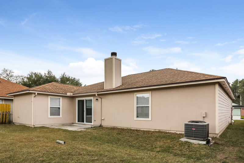 1,800/Mo, 9074 Prosperity Lake Dr Jacksonville, FL 32244 Rear View 2