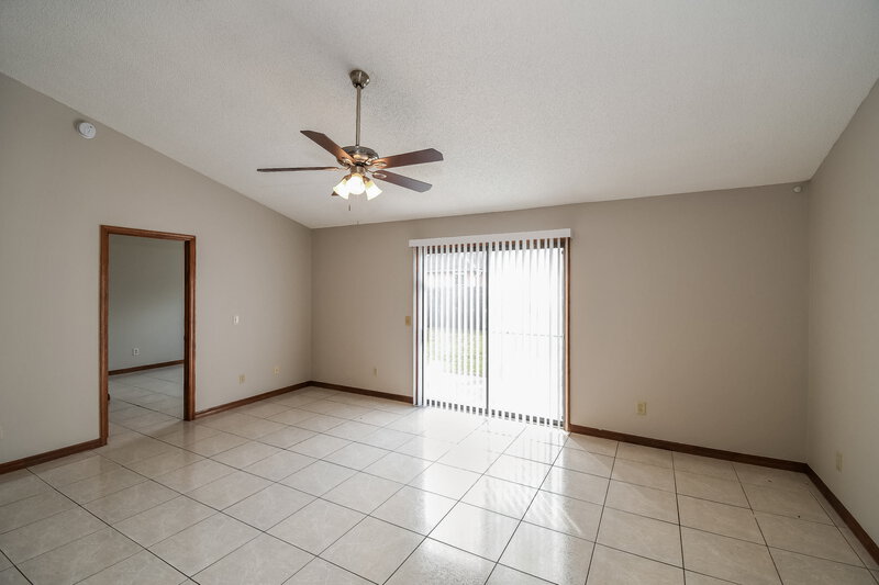 1,615/Mo, 8460 Rockridge Dr Jacksonville, FL 32244 Living Room View