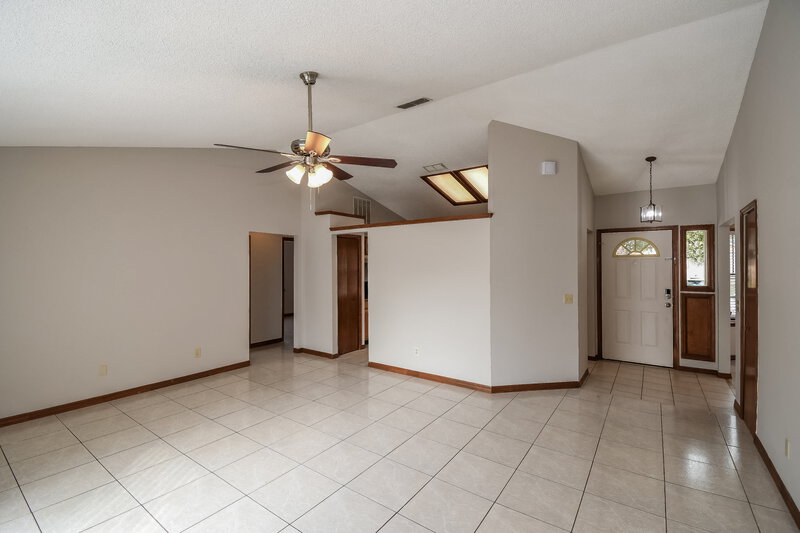 1,615/Mo, 8460 Rockridge Dr Jacksonville, FL 32244 Living Room View 2