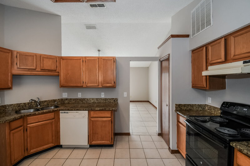 1,615/Mo, 8460 Rockridge Dr Jacksonville, FL 32244 Kitchen View 2