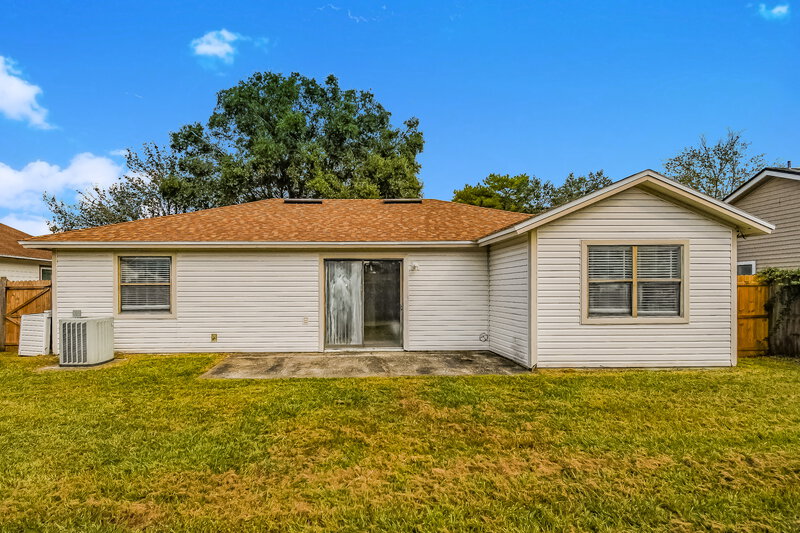 1,615/Mo, 8460 Rockridge Dr Jacksonville, FL 32244 Rear View