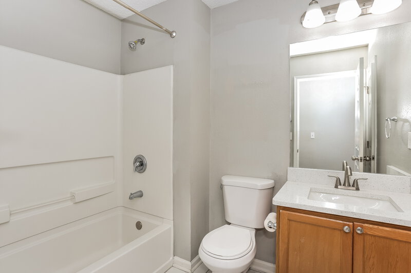 1,875/Mo, 11755 Alexandra Dr Jacksonville, FL 32218 Bathroom View