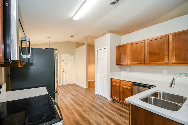 2,730/Mo, 10267 Normanwood Ct Jacksonville, FL 32221 Kitchen View 2