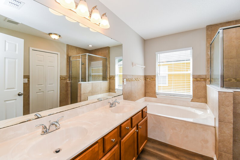 2,730/Mo, 10267 Normanwood Ct Jacksonville, FL 32221 Main Bathroom View 2