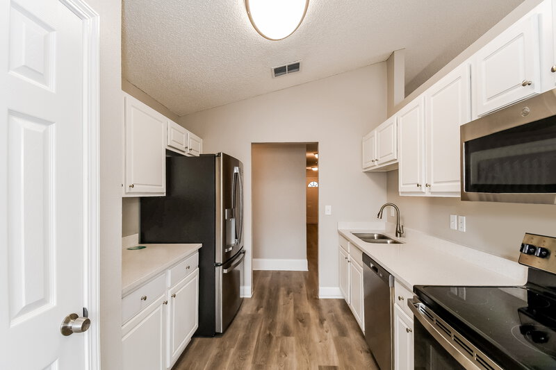 2,040/Mo, 1633 Sugarpine Dr Middleburg, FL 32068 Kitchen View