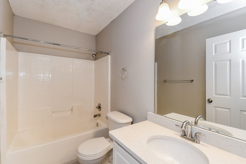 2,040/Mo, 1633 Sugarpine Dr Middleburg, FL 32068 Bathroom View