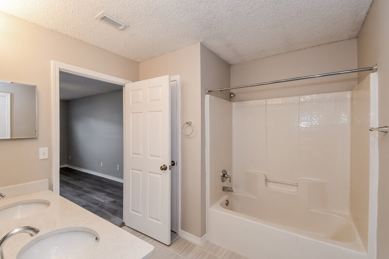 2,040/Mo, 1633 Sugarpine Dr Middleburg, FL 32068 Bathroom View 2