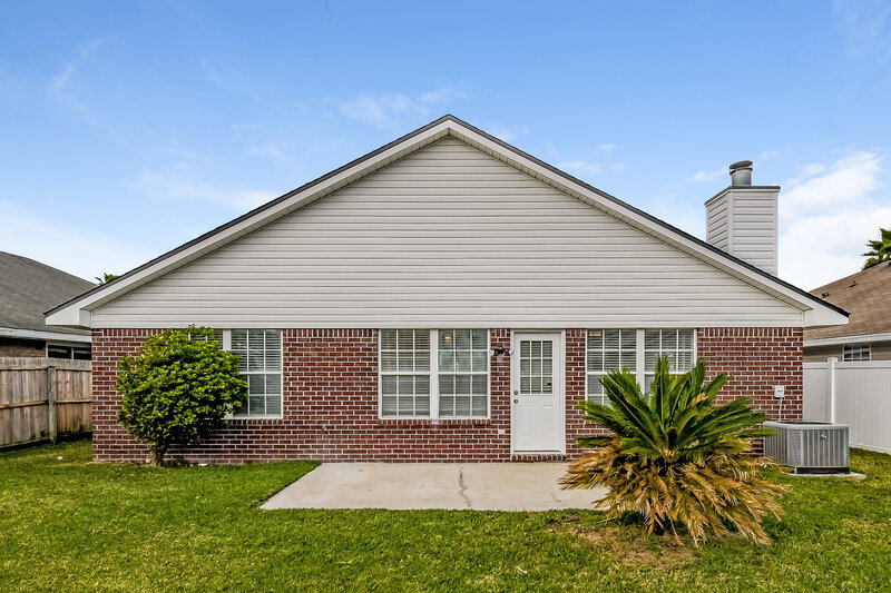 2,040/Mo, 1633 Sugarpine Dr Middleburg, FL 32068 Rear View