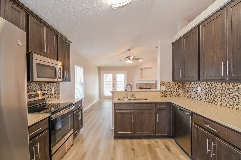 1,915/Mo, 1829 Heartpine Dr Middleburg, FL 32068 Kitchen View