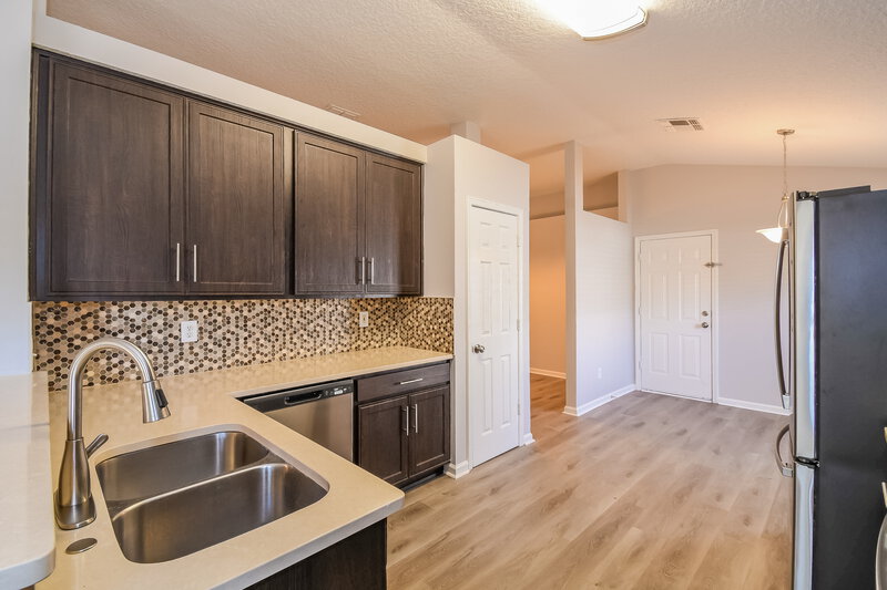 1,915/Mo, 1829 Heartpine Dr Middleburg, FL 32068 Kitchen View 2