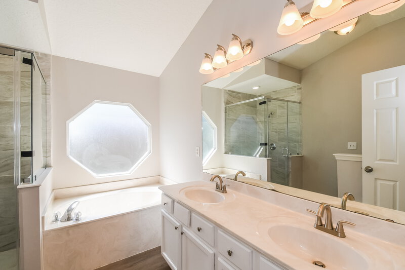 1,915/Mo, 1829 Heartpine Dr Middleburg, FL 32068 Main Bathroom View
