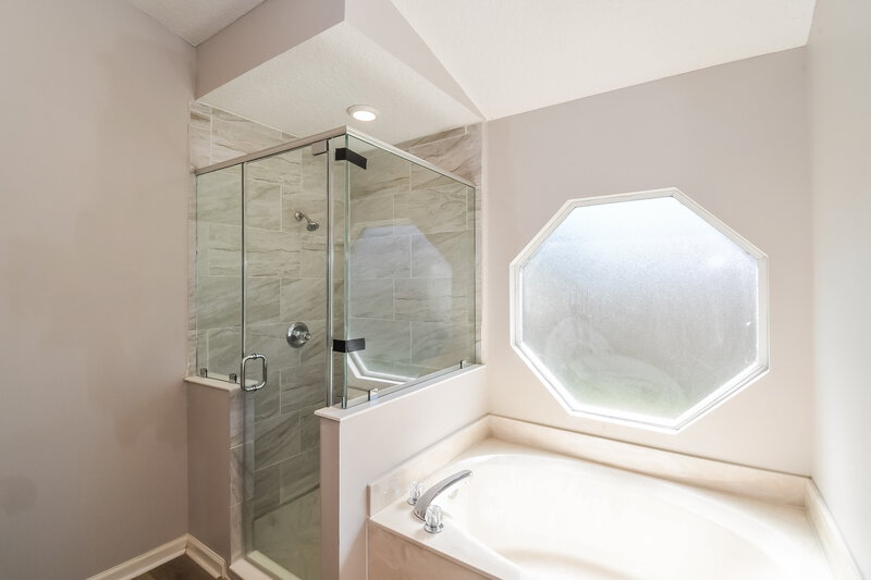 1,915/Mo, 1829 Heartpine Dr Middleburg, FL 32068 Main Bathroom View 2