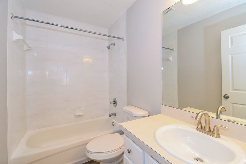1,915/Mo, 1829 Heartpine Dr Middleburg, FL 32068 Bathroom View