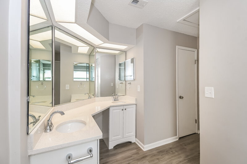 1,765/Mo, 8451 Allwine Ct Jacksonville, FL 32244 Main Bathroom View