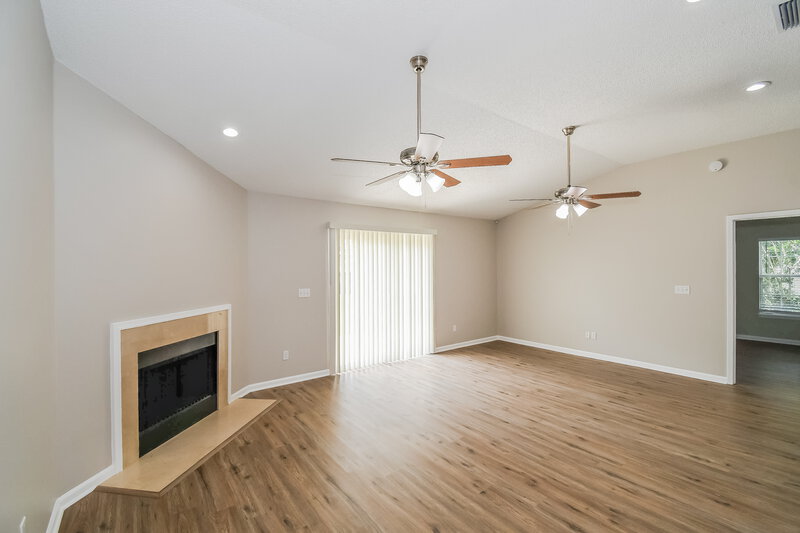 1,980/Mo, 545 Fallen Timbers Dr Orange Park, FL 32073 Living Room View