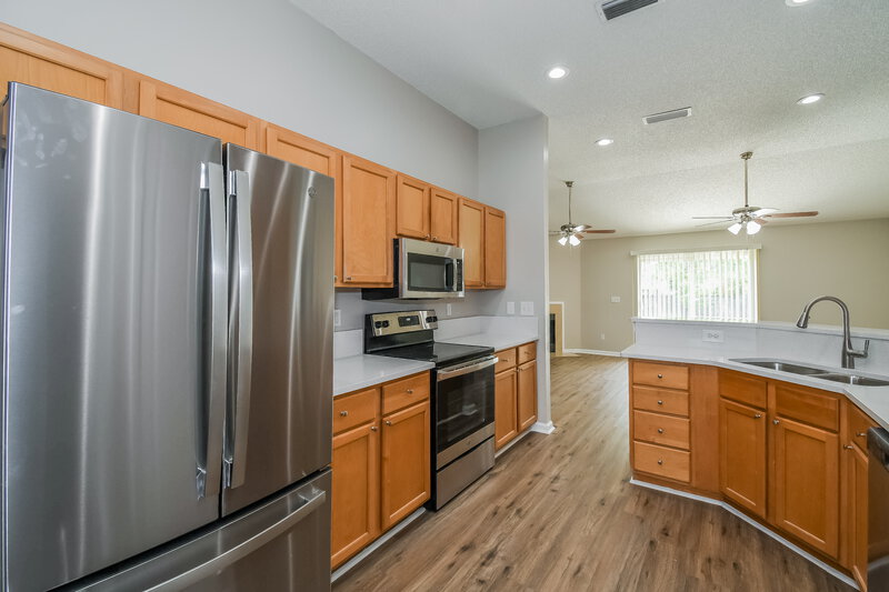 1,980/Mo, 545 Fallen Timbers Dr Orange Park, FL 32073 Kitchen View 2