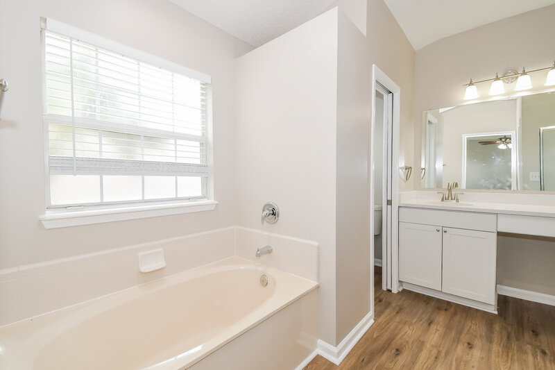 1,980/Mo, 545 Fallen Timbers Dr Orange Park, FL 32073 Main Bathroom View